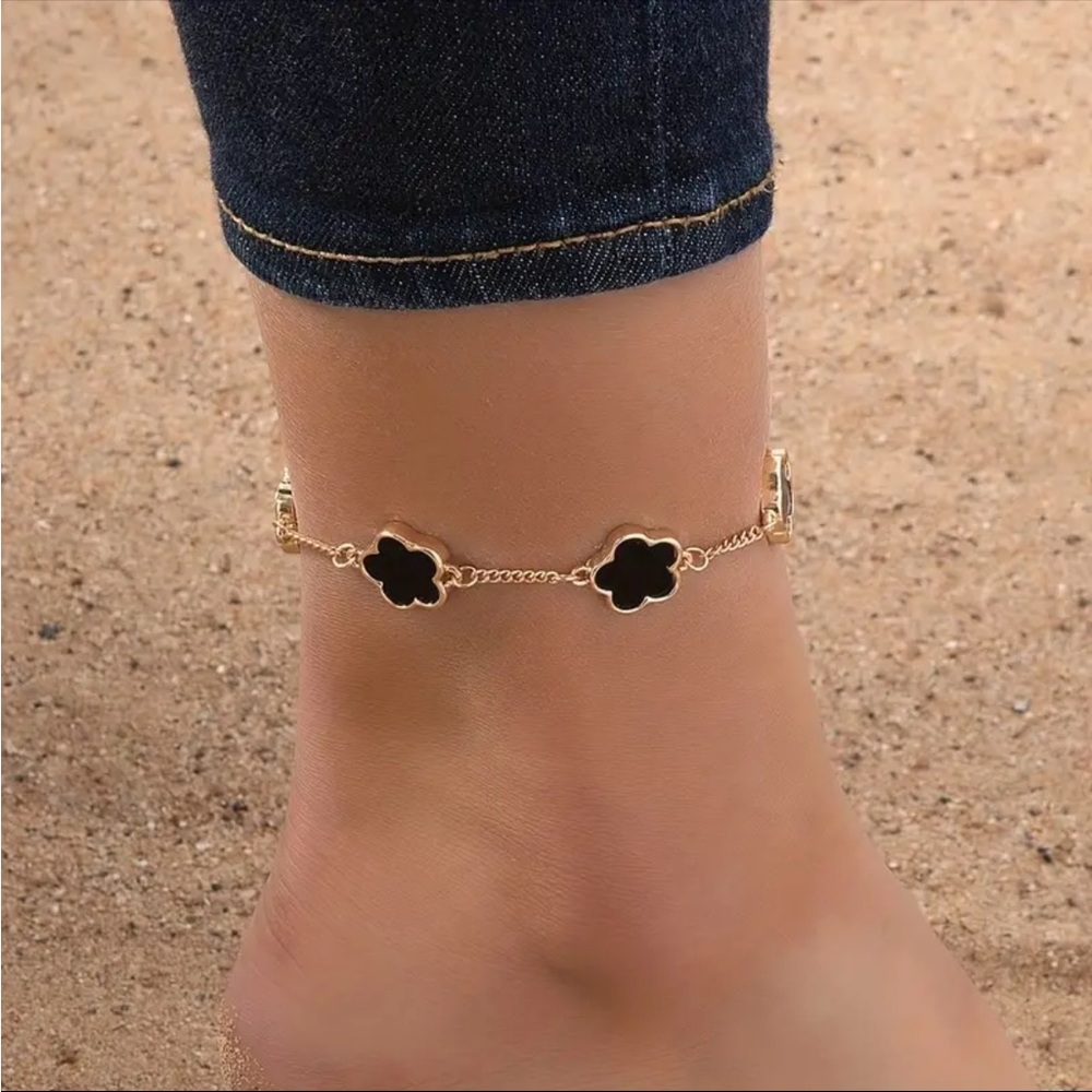 Clover Anklet - Picture 1 of 4
